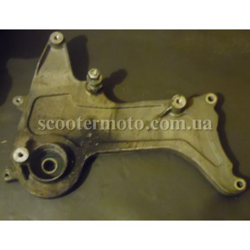 Кріплення заднього колеса Gilera Runner VX 125, VXR 180-200 4T